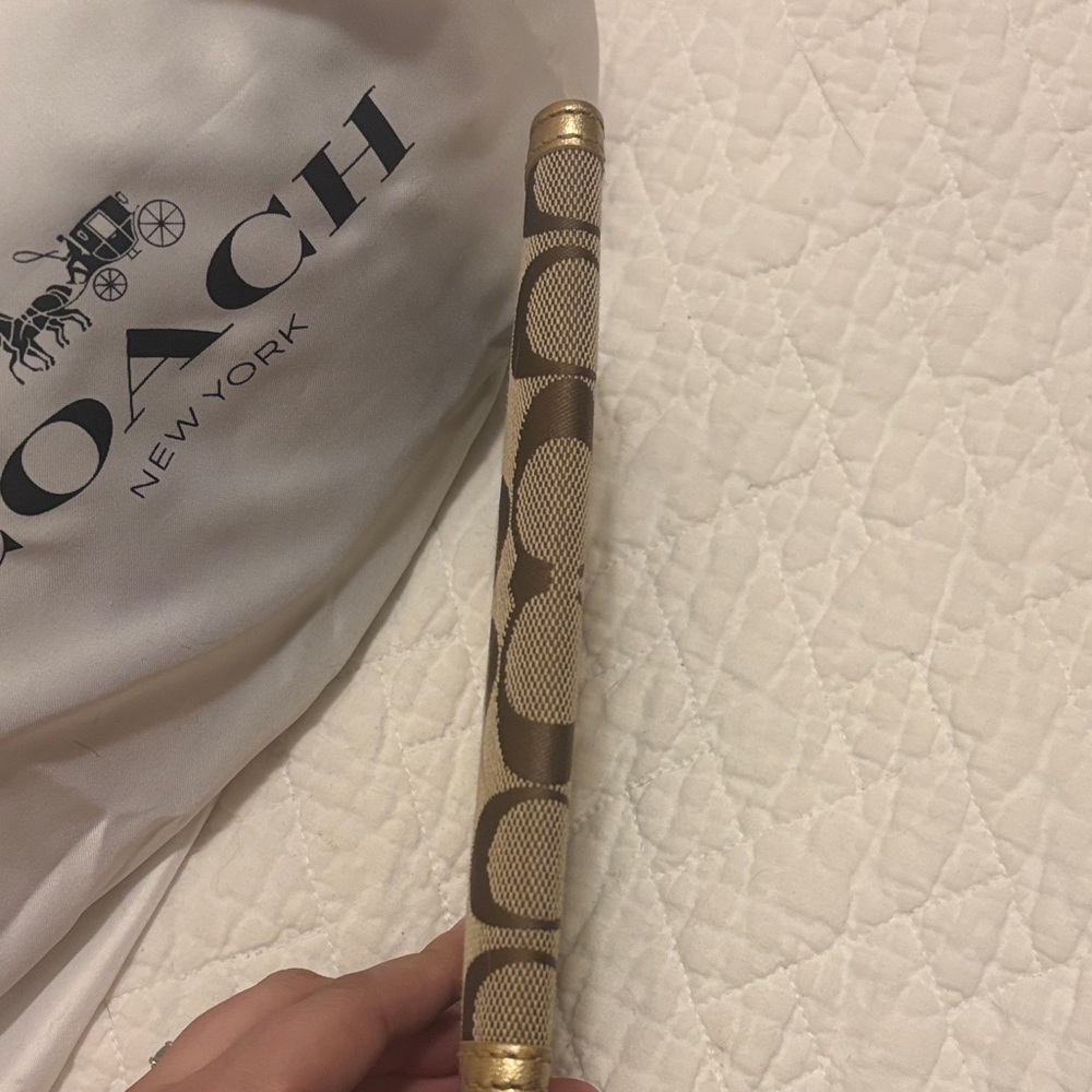 EUC Coach Tan and Gold Signature Check Holder - Picture 4 of 7